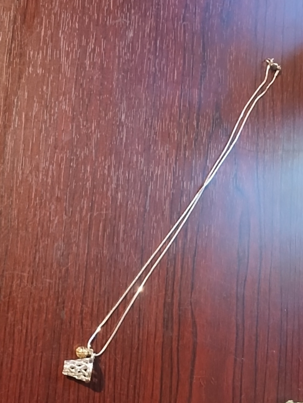 Gold-tone Women's Pendant Necklace with Filigree Charm EUC.